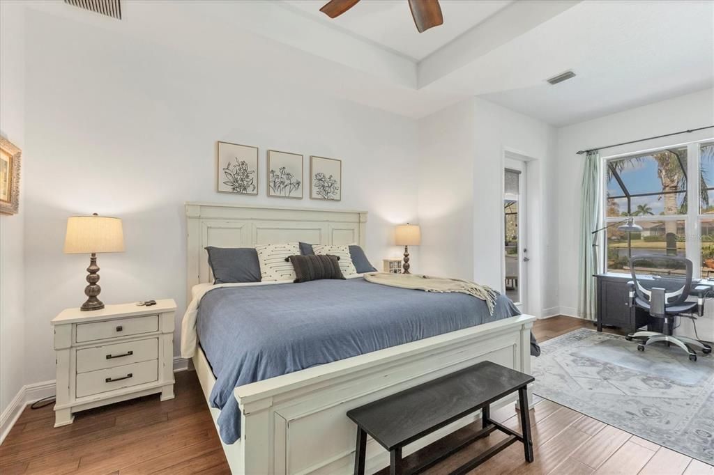 合同活跃: $754,900 (4 贝兹, 3 浴室, 2495 平方英尺)