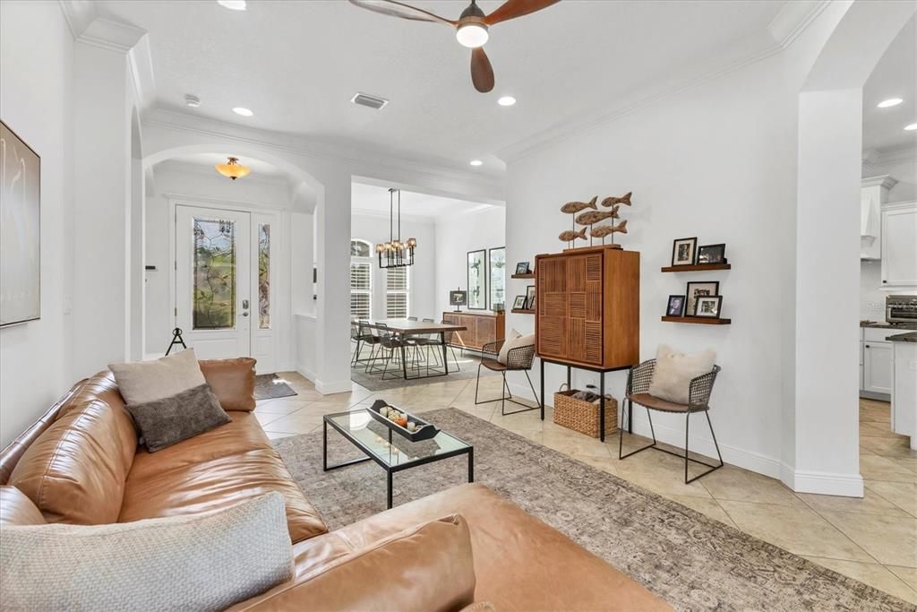 合同活跃: $754,900 (4 贝兹, 3 浴室, 2495 平方英尺)