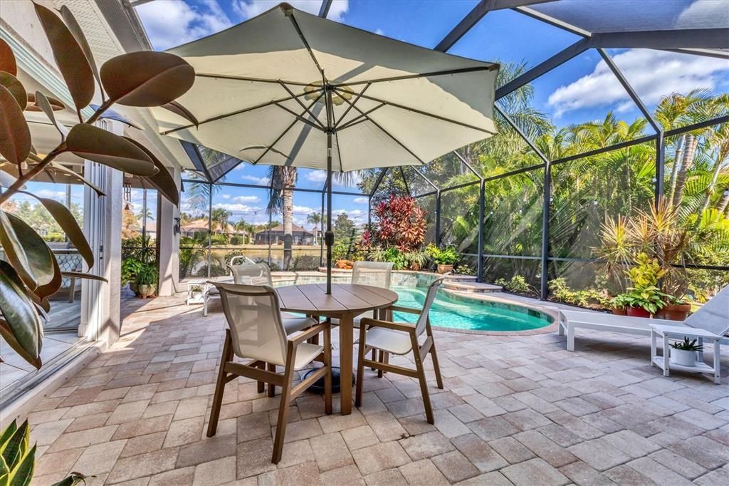 合同活跃: $754,900 (4 贝兹, 3 浴室, 2495 平方英尺)