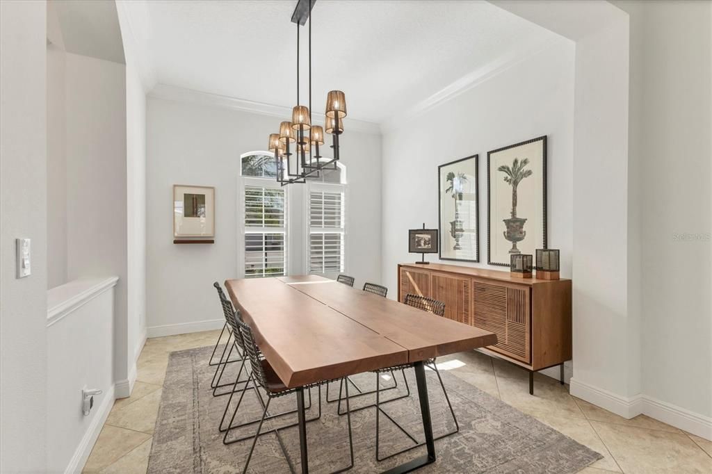 合同活跃: $754,900 (4 贝兹, 3 浴室, 2495 平方英尺)