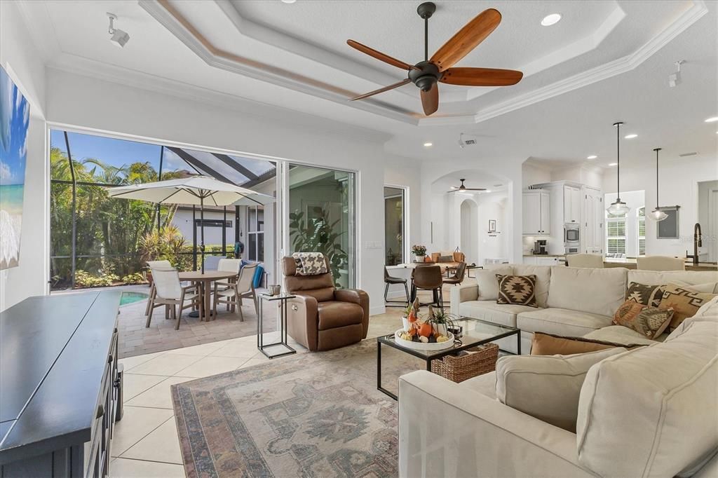 合同活跃: $754,900 (4 贝兹, 3 浴室, 2495 平方英尺)