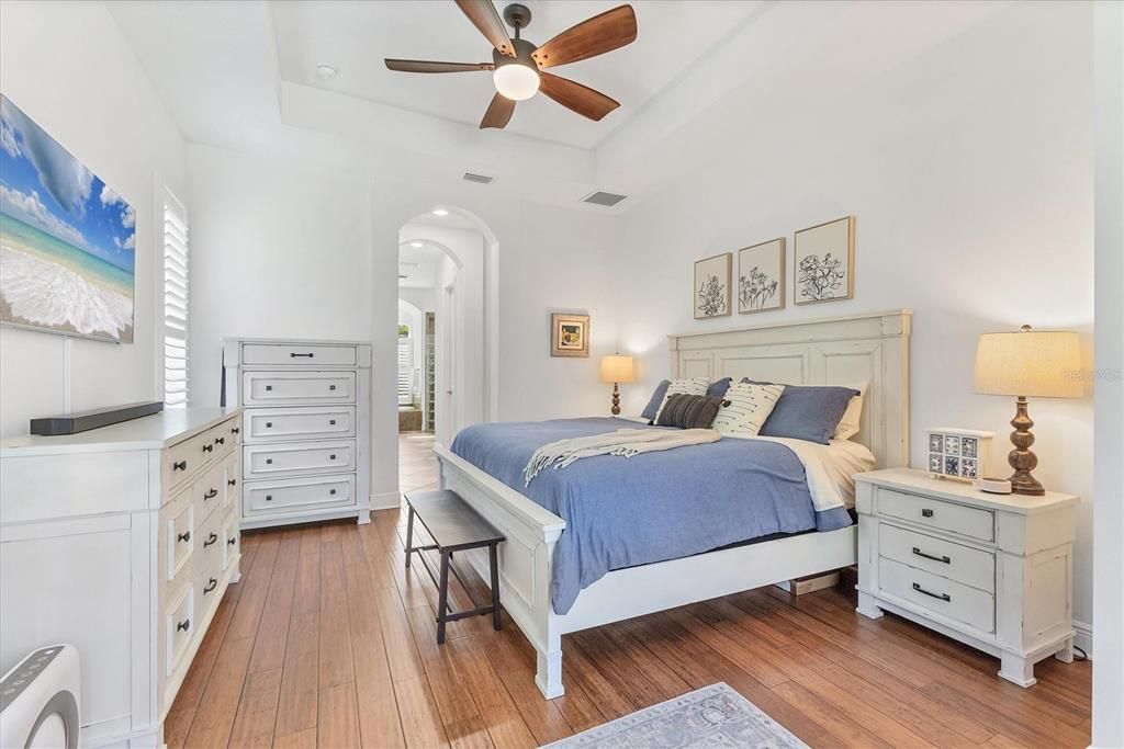 合同活跃: $754,900 (4 贝兹, 3 浴室, 2495 平方英尺)