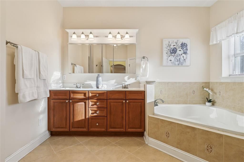 For Sale: $1,100,000 (4 beds, 4 baths, 3471 Square Feet)