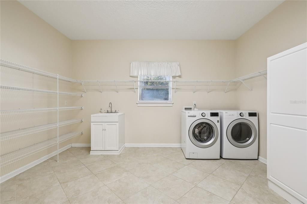 For Sale: $1,100,000 (4 beds, 4 baths, 3471 Square Feet)