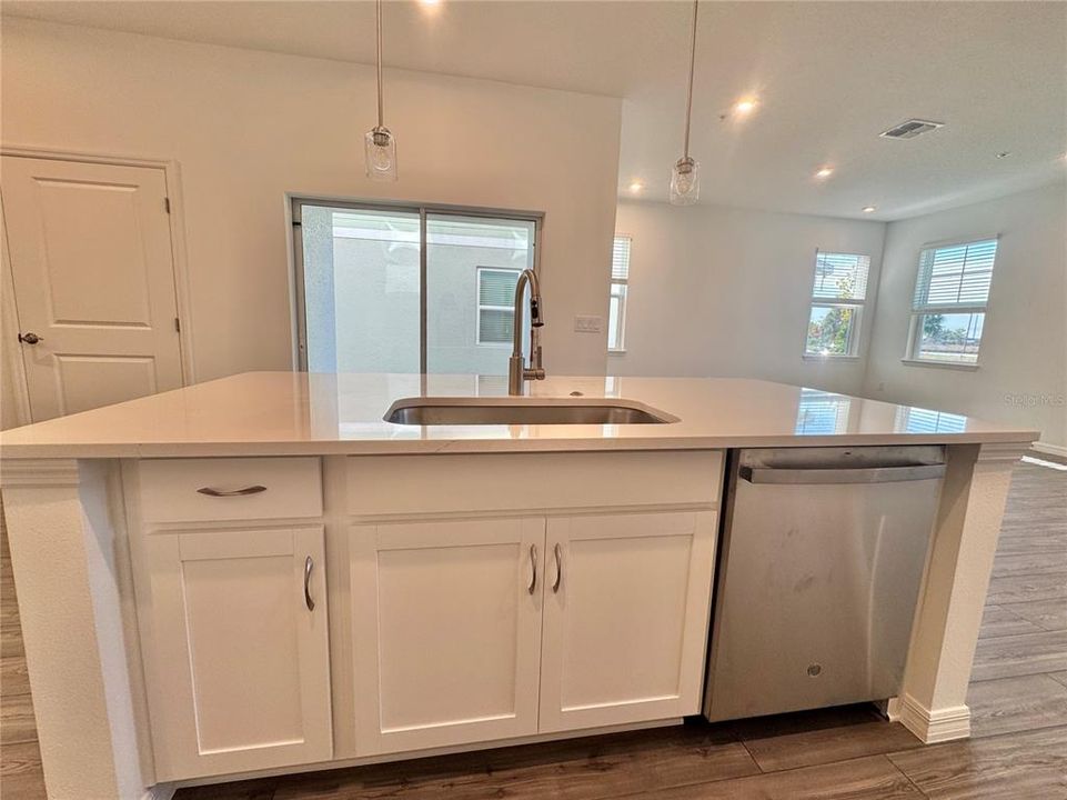 En Renta: $2,295 (3 camas, 2 baños, 1760 Pies cuadrados)