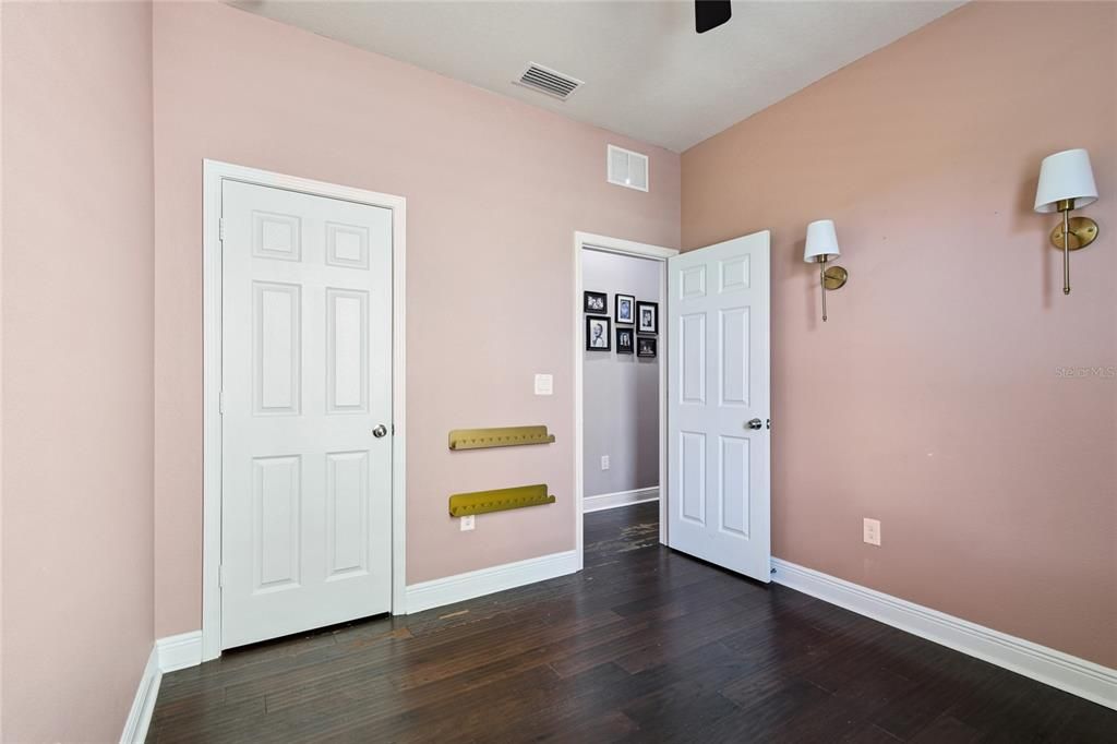 En Venta: $369,000 (3 camas, 2 baños, 1556 Pies cuadrados)