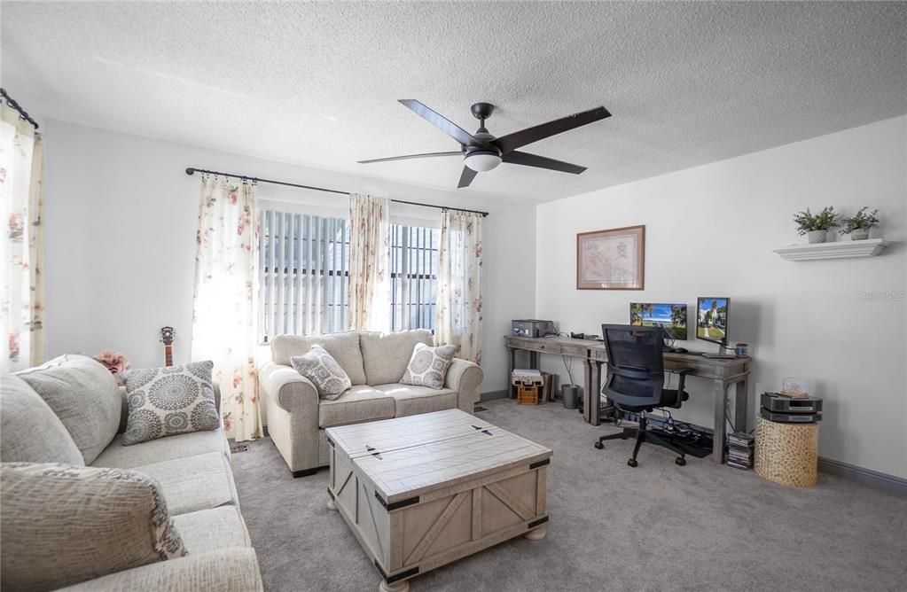 待售: $230,000 (2 贝兹, 2 浴室, 1312 平方英尺)