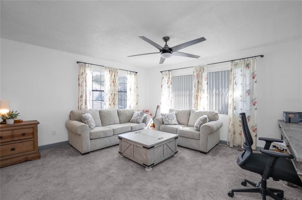 待售: $230,000 (2 贝兹, 2 浴室, 1312 平方英尺)