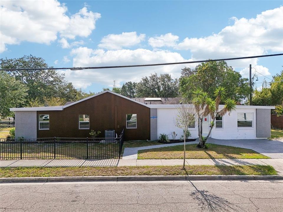 出租: $3,700 (5 贝兹, 3 浴室, 2132 平方英尺)