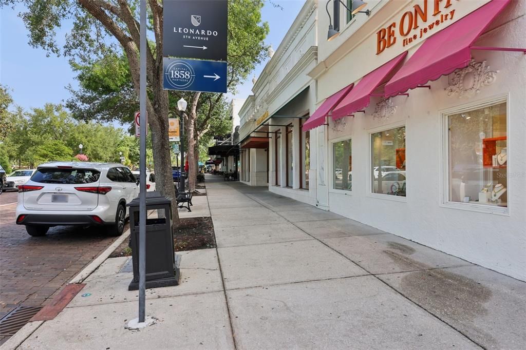 出租: $3,700 (5 贝兹, 3 浴室, 2132 平方英尺)