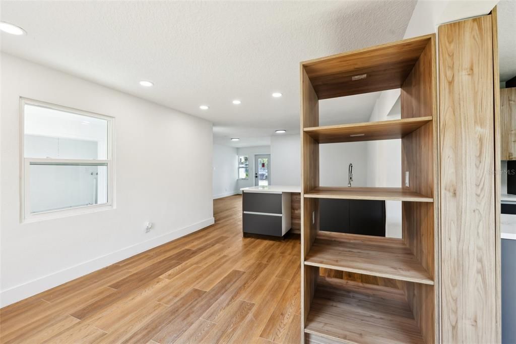 出租: $3,700 (5 贝兹, 3 浴室, 2132 平方英尺)