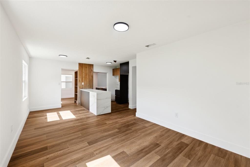 出租: $3,700 (5 贝兹, 3 浴室, 2132 平方英尺)