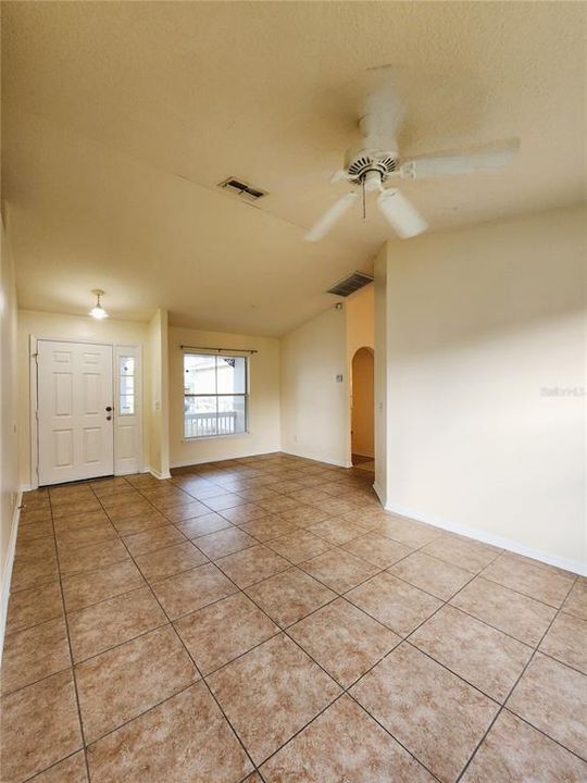 For Rent: $1,700 (3 beds, 2 baths, 1248 Square Feet)