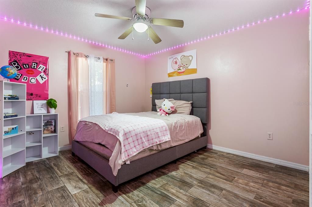 En Venta: $429,000 (3 camas, 2 baños, 1929 Pies cuadrados)