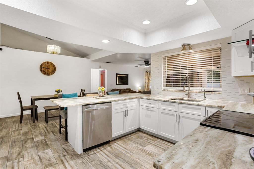 En Venta: $429,000 (3 camas, 2 baños, 1929 Pies cuadrados)