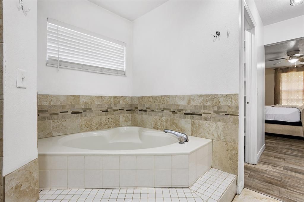 En Venta: $429,000 (3 camas, 2 baños, 1929 Pies cuadrados)