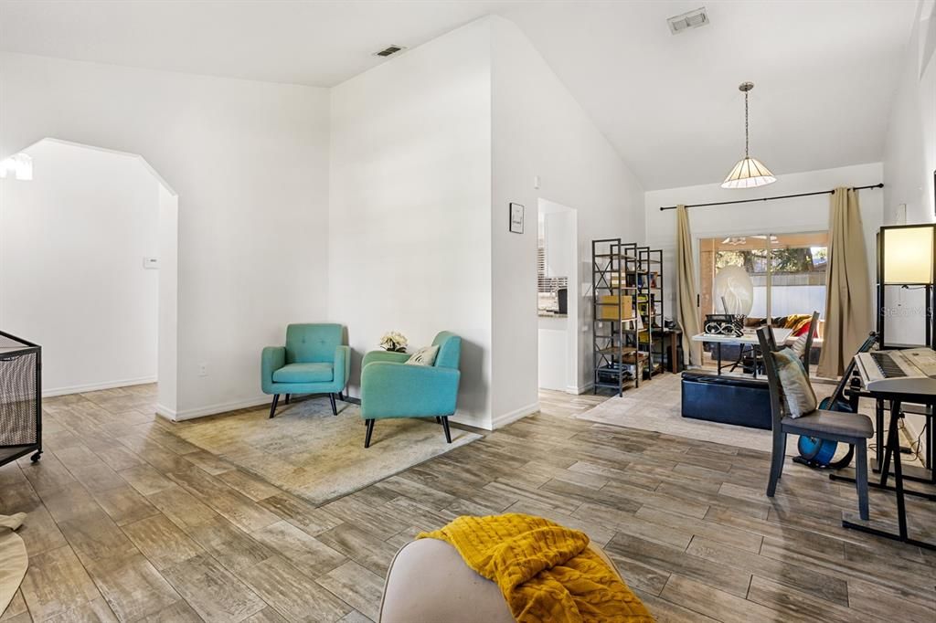 En Venta: $429,000 (3 camas, 2 baños, 1929 Pies cuadrados)