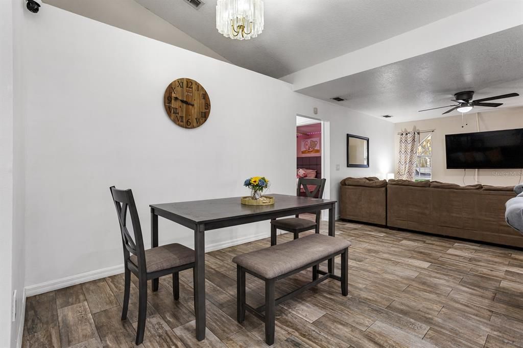 En Venta: $429,000 (3 camas, 2 baños, 1929 Pies cuadrados)