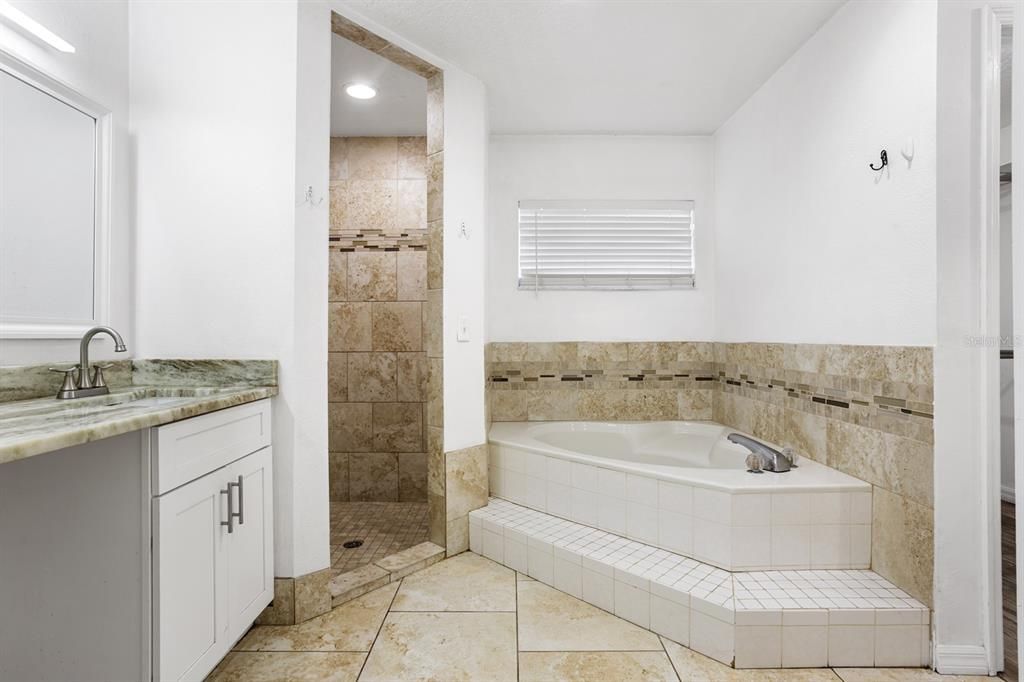 En Venta: $429,000 (3 camas, 2 baños, 1929 Pies cuadrados)