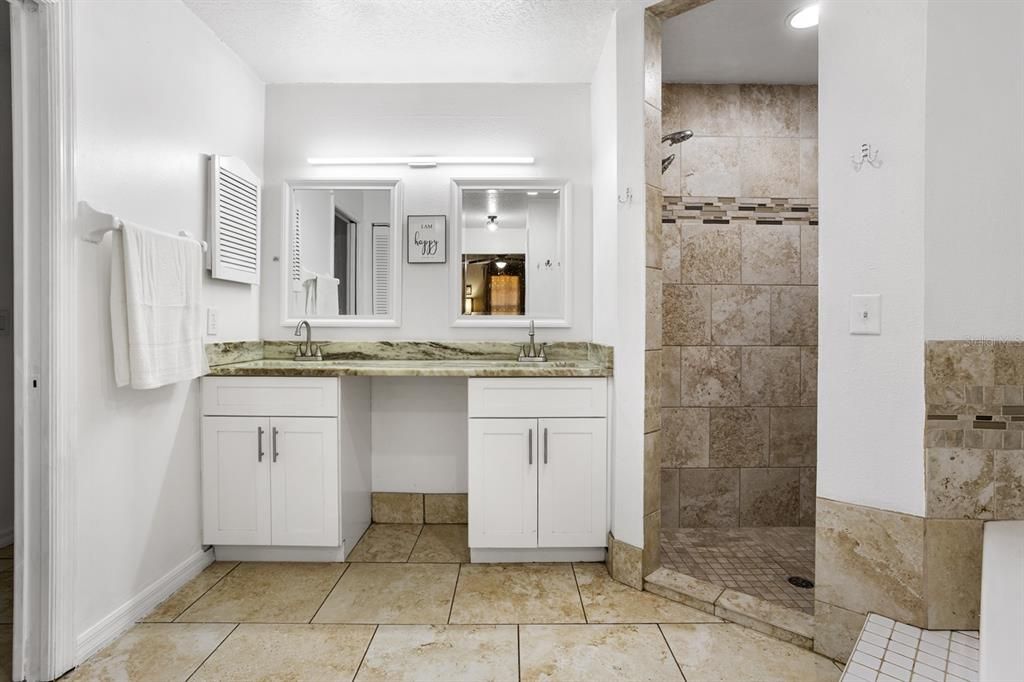 En Venta: $429,000 (3 camas, 2 baños, 1929 Pies cuadrados)