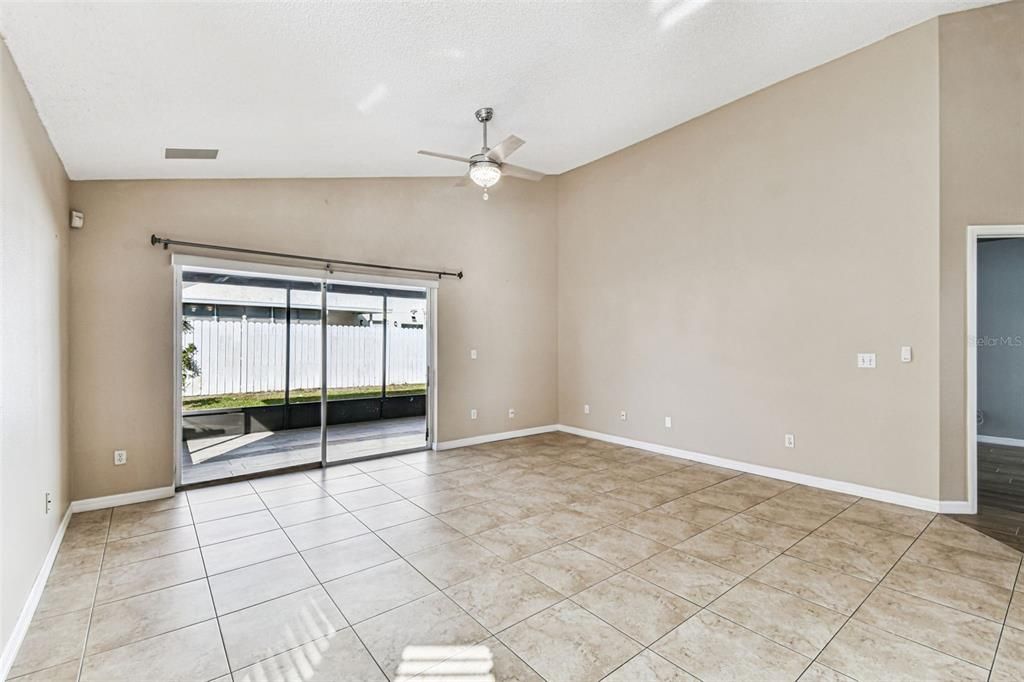 出租: $2,500 (3 贝兹, 2 浴室, 1567 平方英尺)