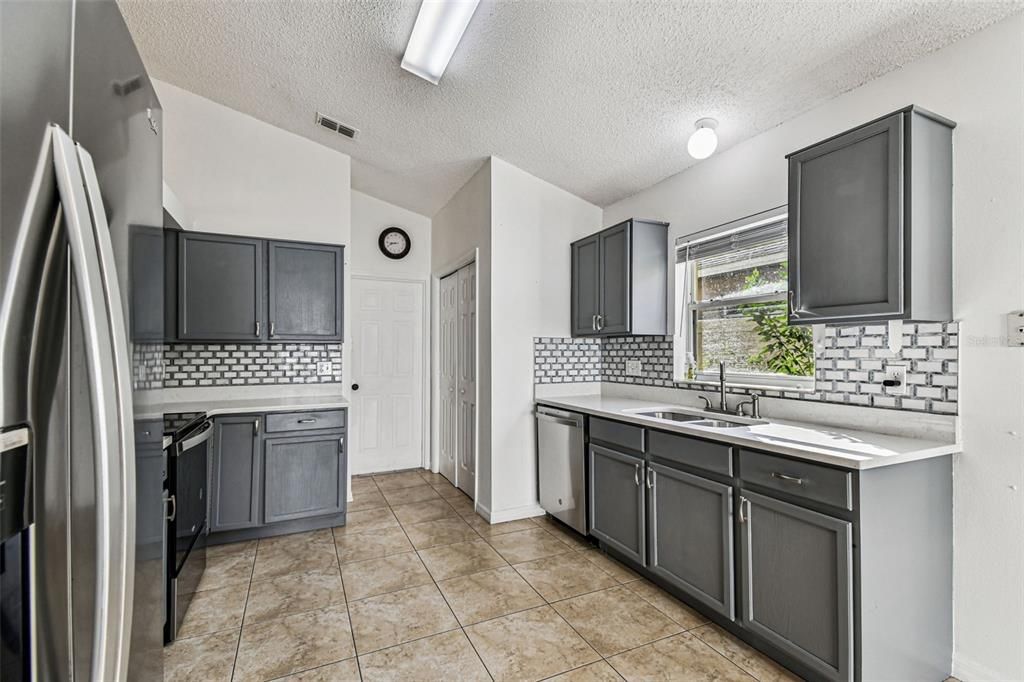 出租: $2,500 (3 贝兹, 2 浴室, 1567 平方英尺)