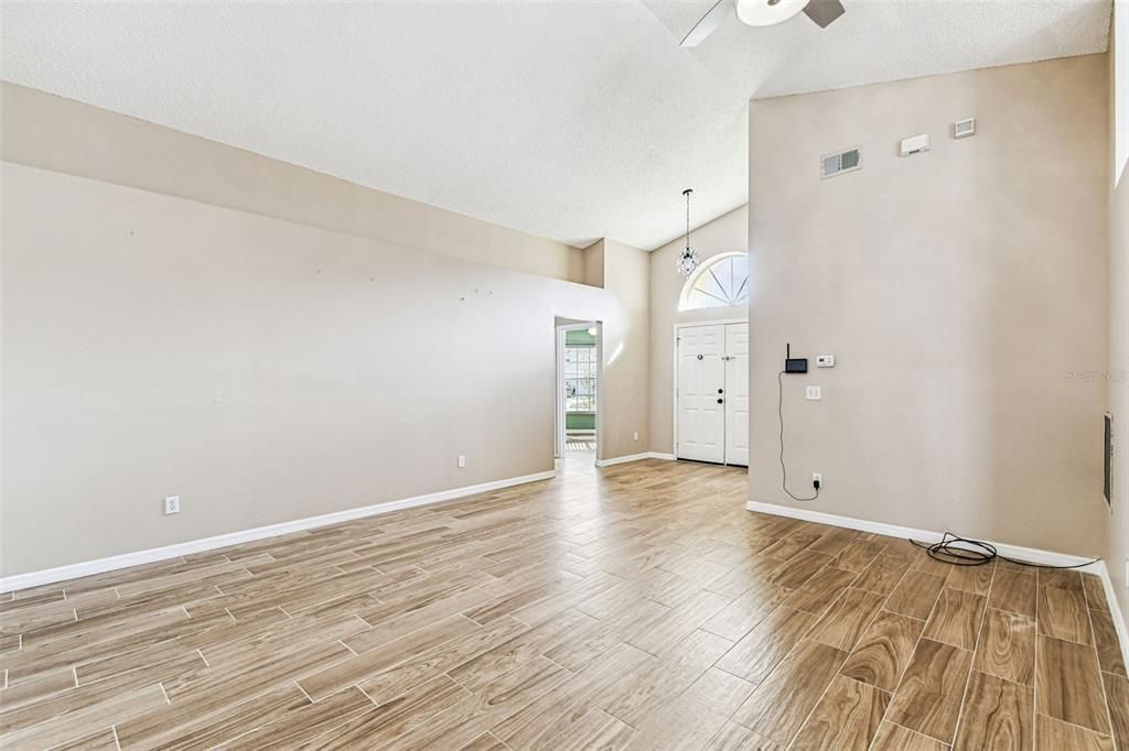 出租: $2,500 (3 贝兹, 2 浴室, 1567 平方英尺)