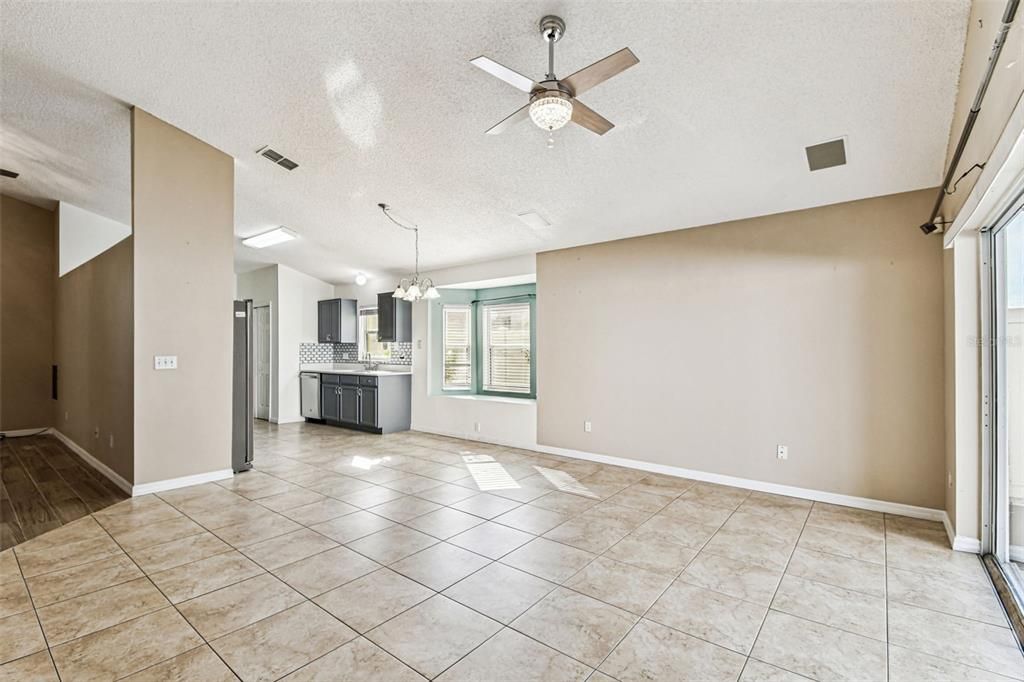 出租: $2,500 (3 贝兹, 2 浴室, 1567 平方英尺)