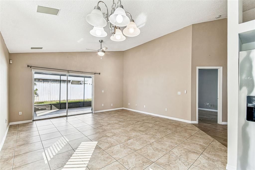 出租: $2,500 (3 贝兹, 2 浴室, 1567 平方英尺)