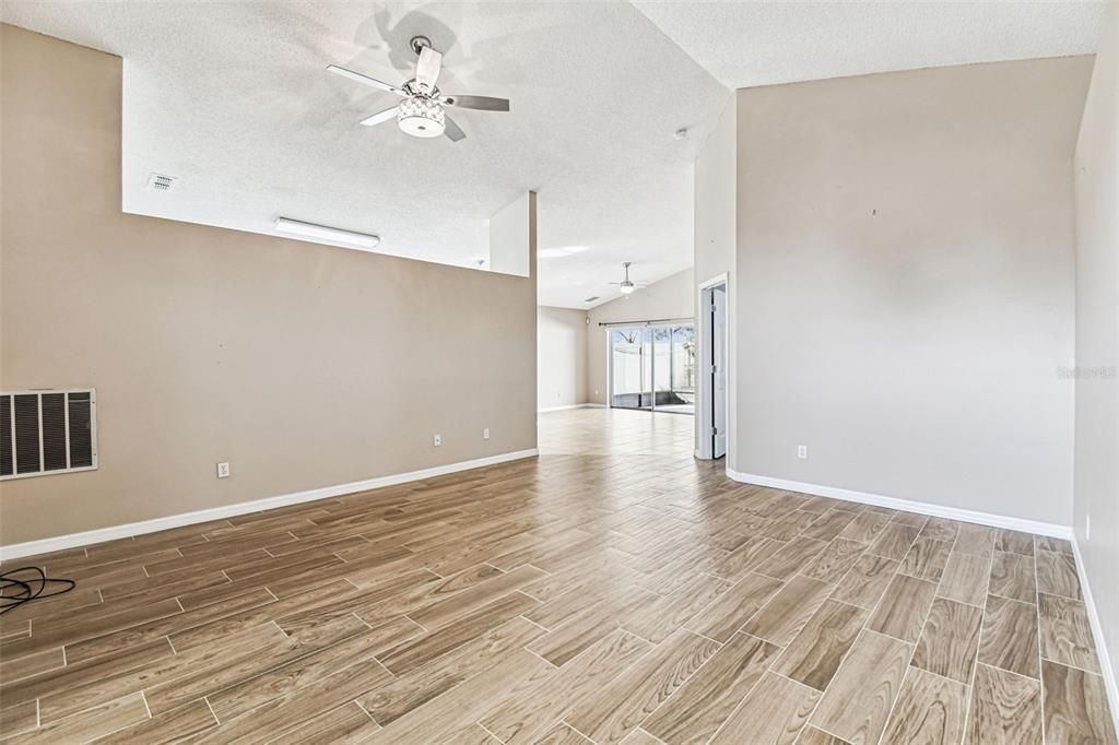 出租: $2,500 (3 贝兹, 2 浴室, 1567 平方英尺)