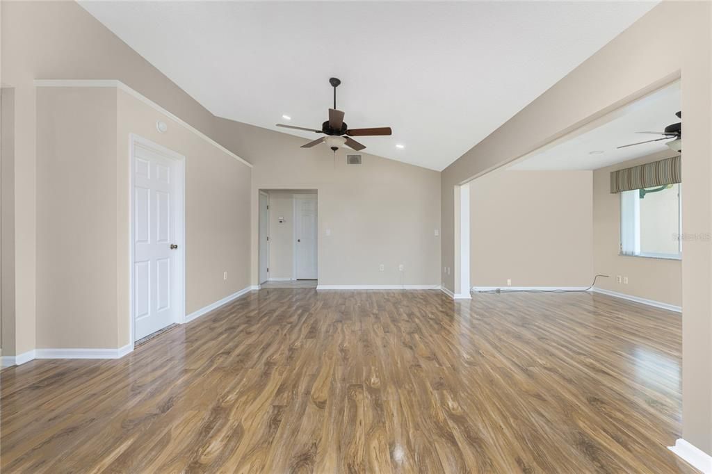 待售: $299,900 (2 贝兹, 2 浴室, 1466 平方英尺)