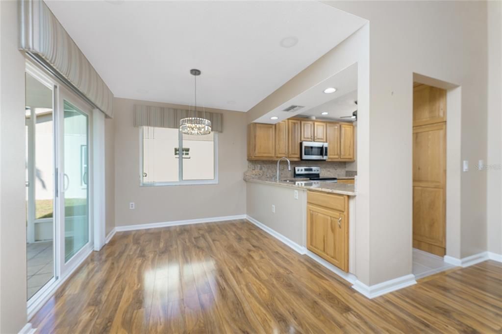 待售: $299,900 (2 贝兹, 2 浴室, 1466 平方英尺)