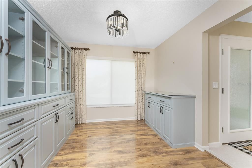 待售: $299,900 (2 贝兹, 2 浴室, 1466 平方英尺)