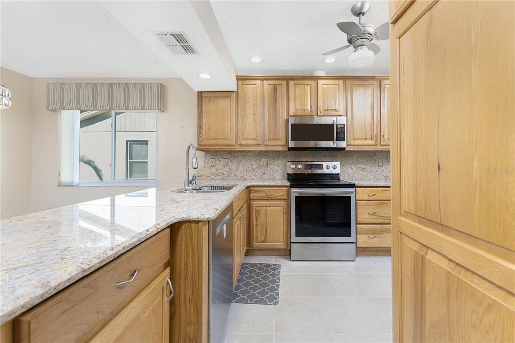 待售: $299,900 (2 贝兹, 2 浴室, 1466 平方英尺)