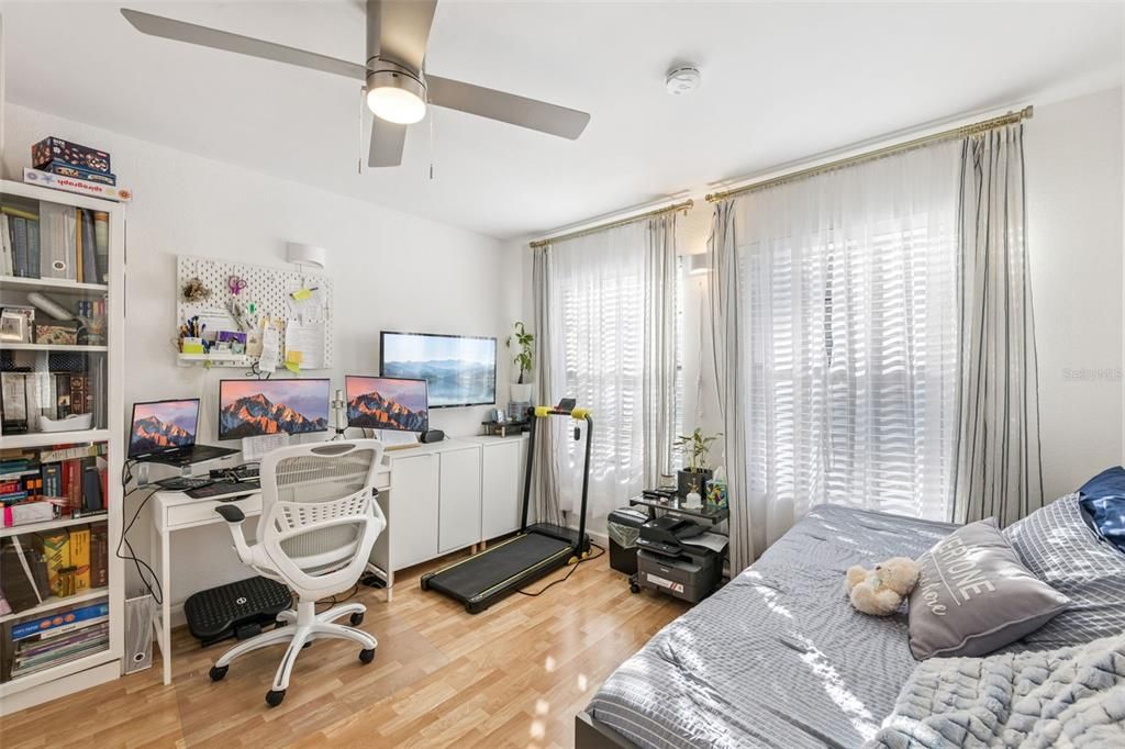 待售: $169,000 (2 贝兹, 1 浴室, 867 平方英尺)