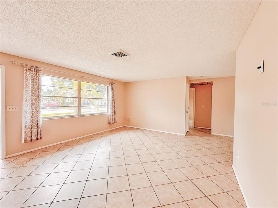 For Rent: $1,999 (3 beds, 2 baths, 1498 Square Feet)