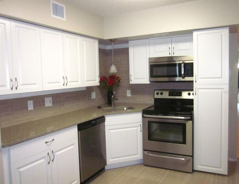 For Rent: $1,595 (2 beds, 2 baths, 1100 Square Feet)