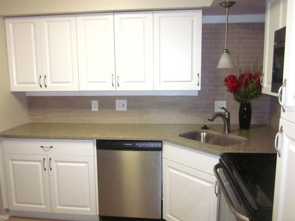 For Rent: $1,595 (2 beds, 2 baths, 1100 Square Feet)