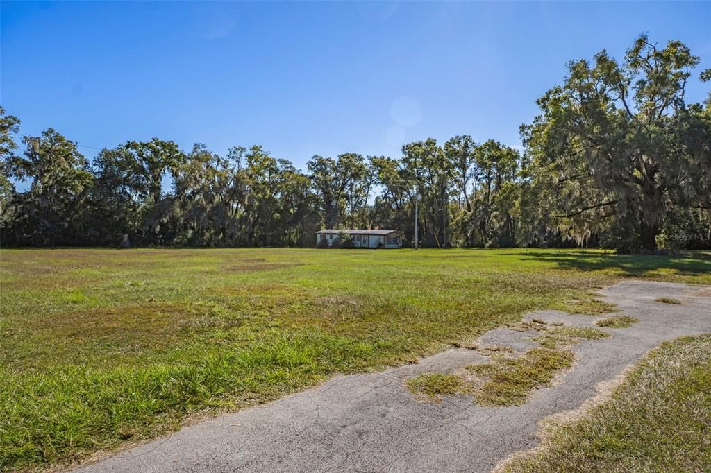 待售: $895,000 (1.59 acres)