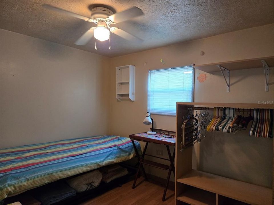 For Sale: $100,000 (2 beds, 1 baths, 672 Square Feet)