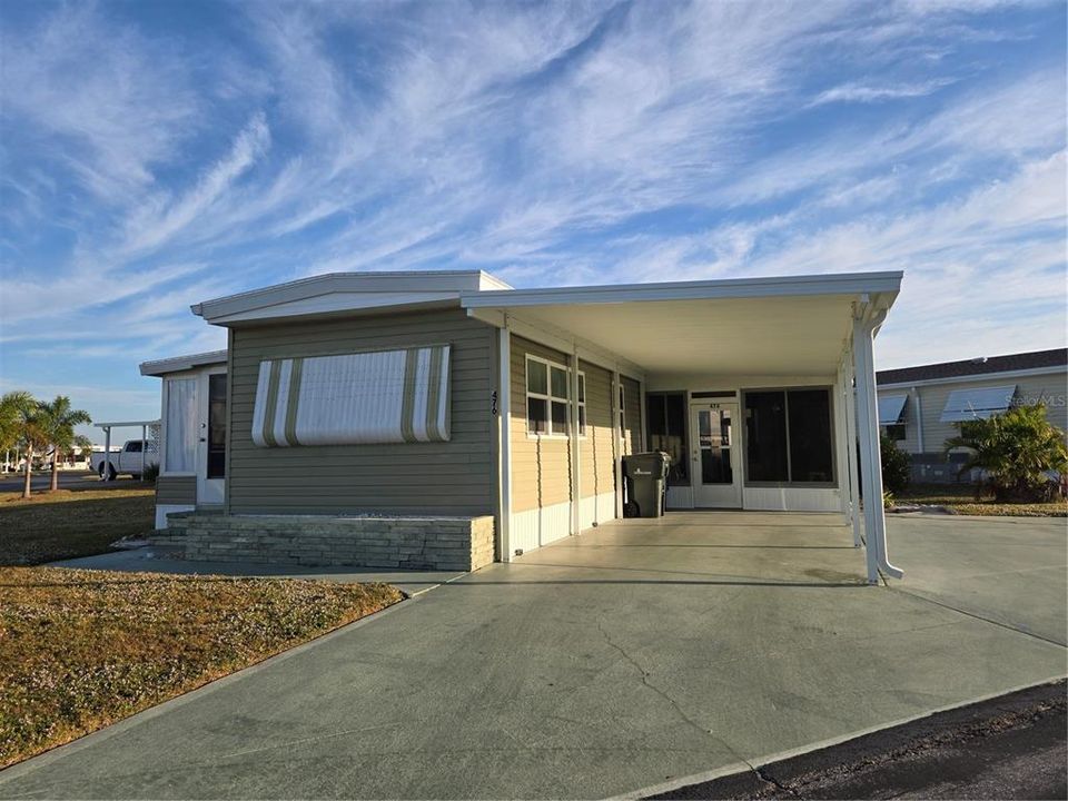 For Sale: $100,000 (2 beds, 1 baths, 672 Square Feet)