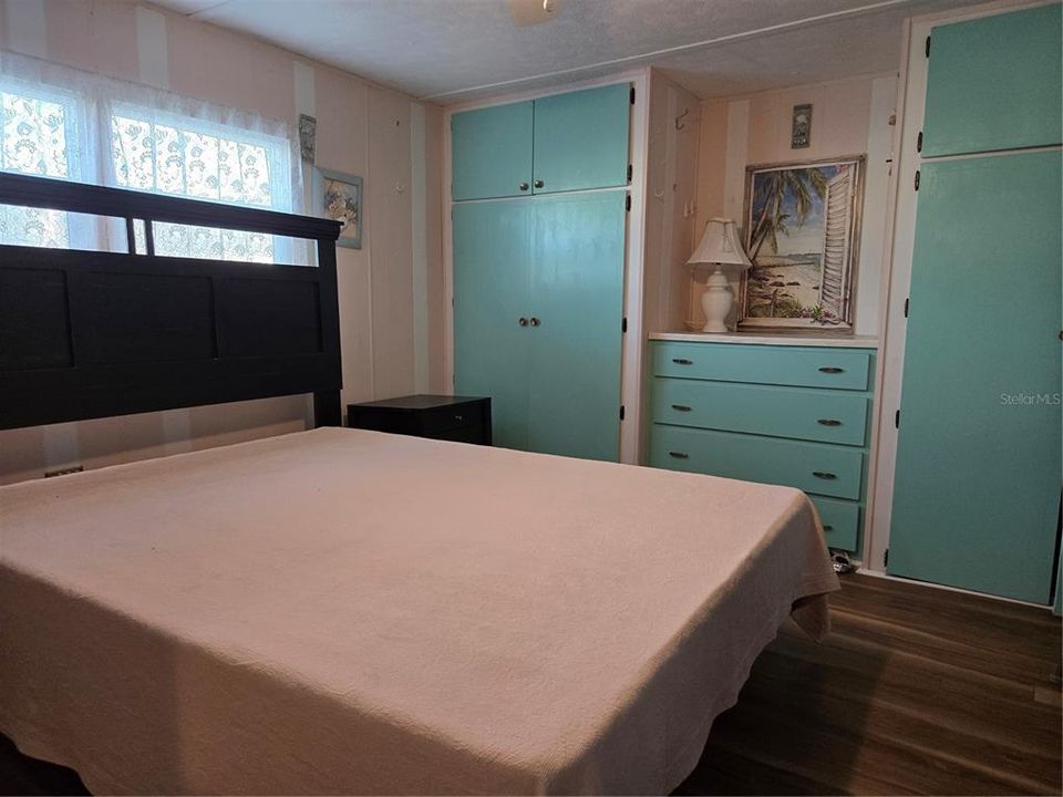 For Sale: $100,000 (2 beds, 1 baths, 672 Square Feet)