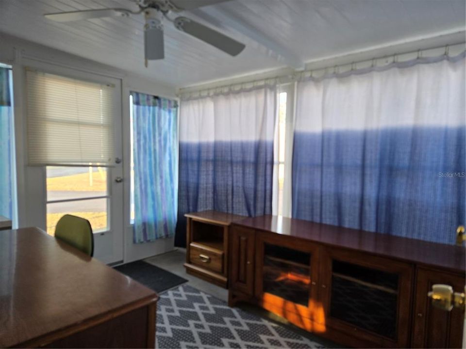 For Sale: $100,000 (2 beds, 1 baths, 672 Square Feet)