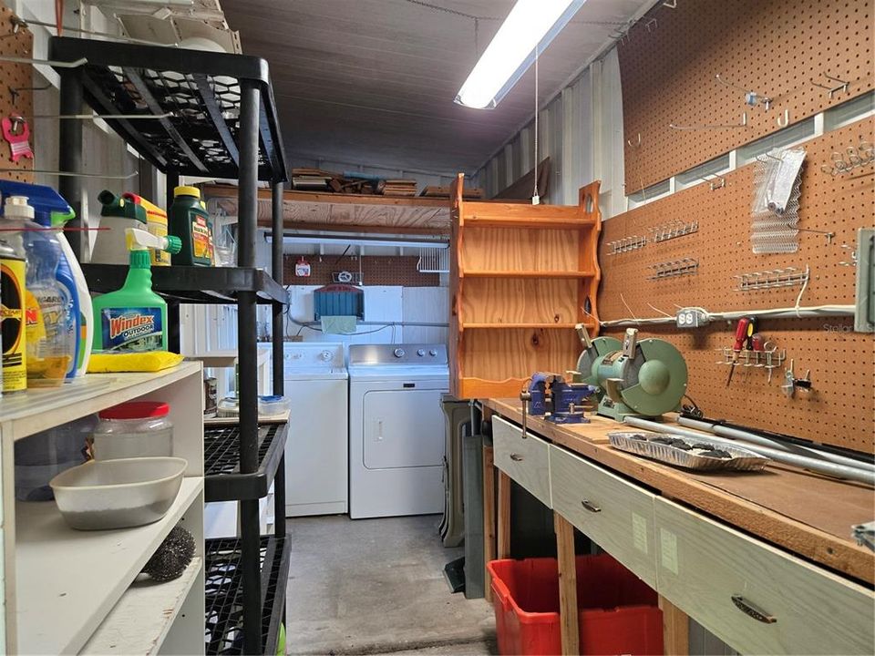 For Sale: $100,000 (2 beds, 1 baths, 672 Square Feet)