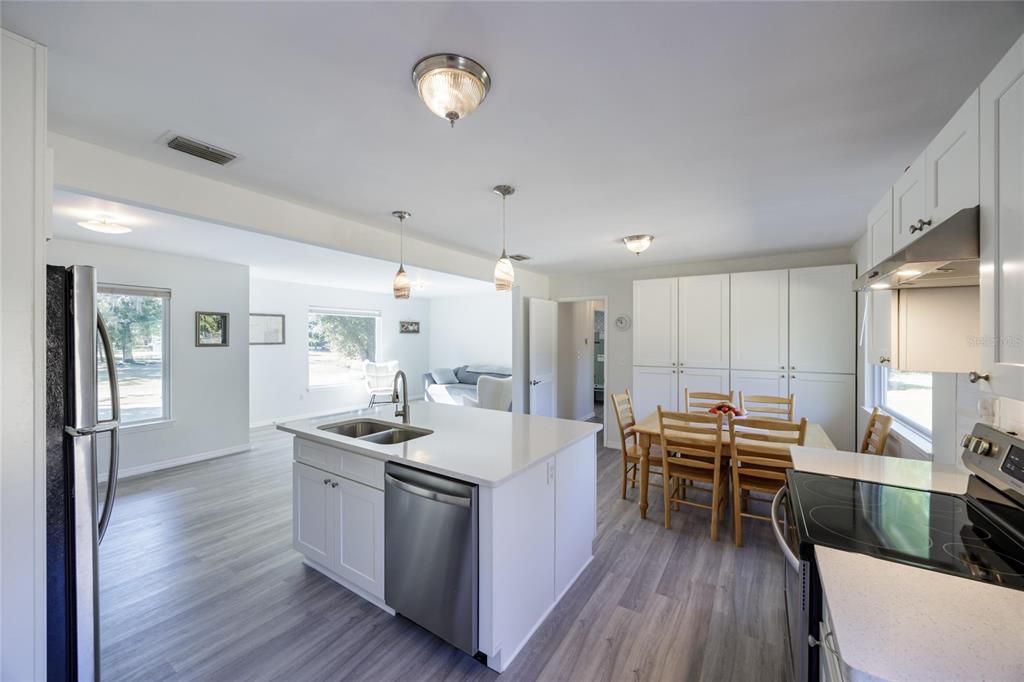 待售: $400,000 (3 贝兹, 2 浴室, 1260 平方英尺)