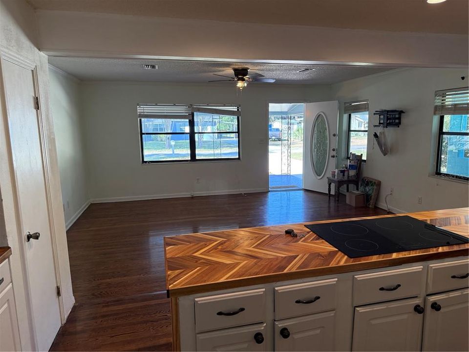 En Venta: $189,900 (2 camas, 1 baños, 1083 Pies cuadrados)