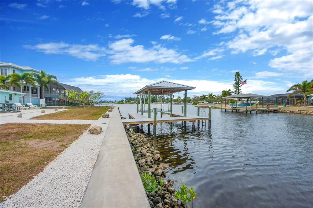 На продажу: $600,000 (2 спален, 2 ванн, 1592 Квадратных фут)