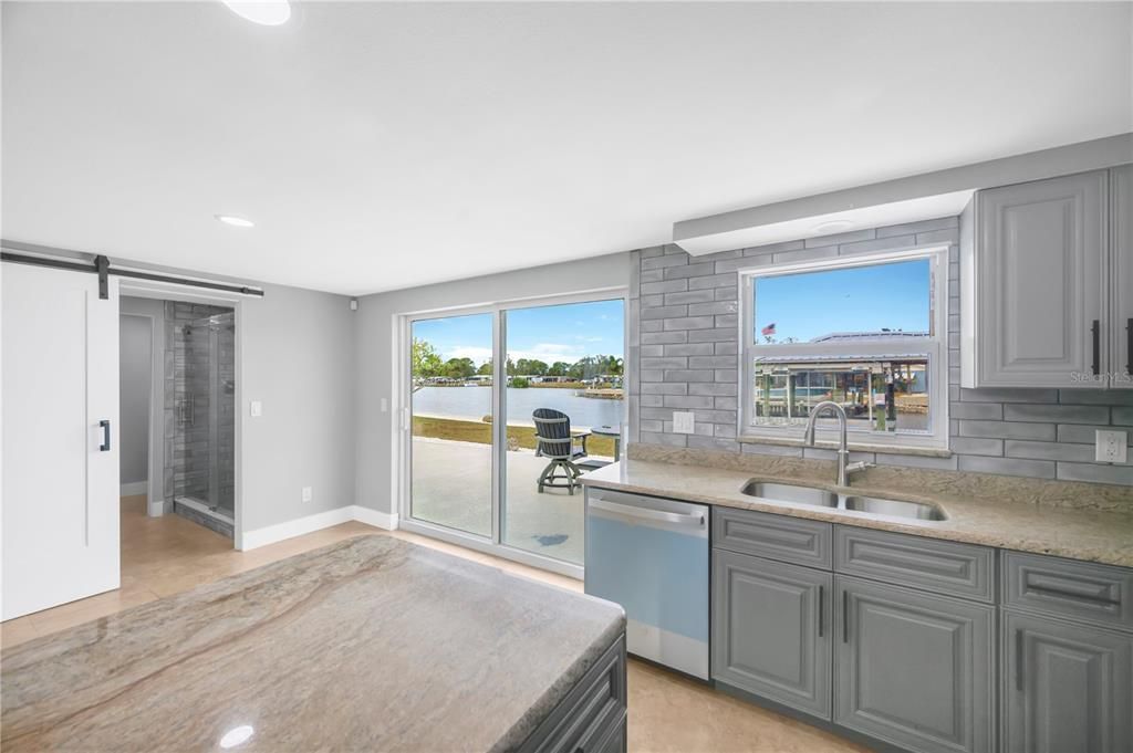 На продажу: $600,000 (2 спален, 2 ванн, 1592 Квадратных фут)