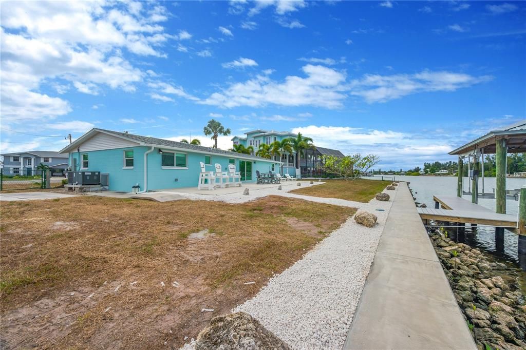 На продажу: $600,000 (2 спален, 2 ванн, 1592 Квадратных фут)