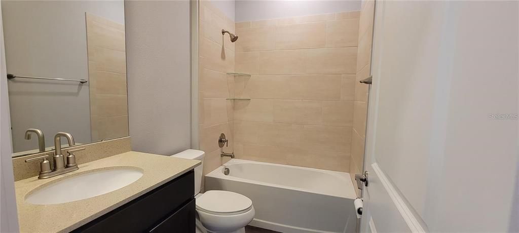 En Venta: $375,000 (4 camas, 2 baños, 1619 Pies cuadrados)